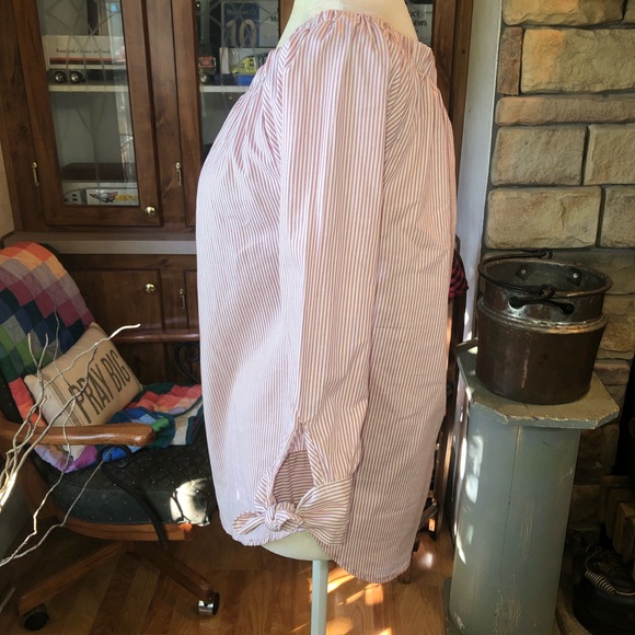 NO COMMENT SIZE SMALL RED AND WHITE PINSTRIPED ON/OFF SHOULDERS WITH 3/4 SLEEVE - Picture 2 of 5